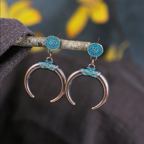🌻 SALE! 4 FOR $25! Ancient Bronze Moon Drop Earrings - Picture 2 of 3
